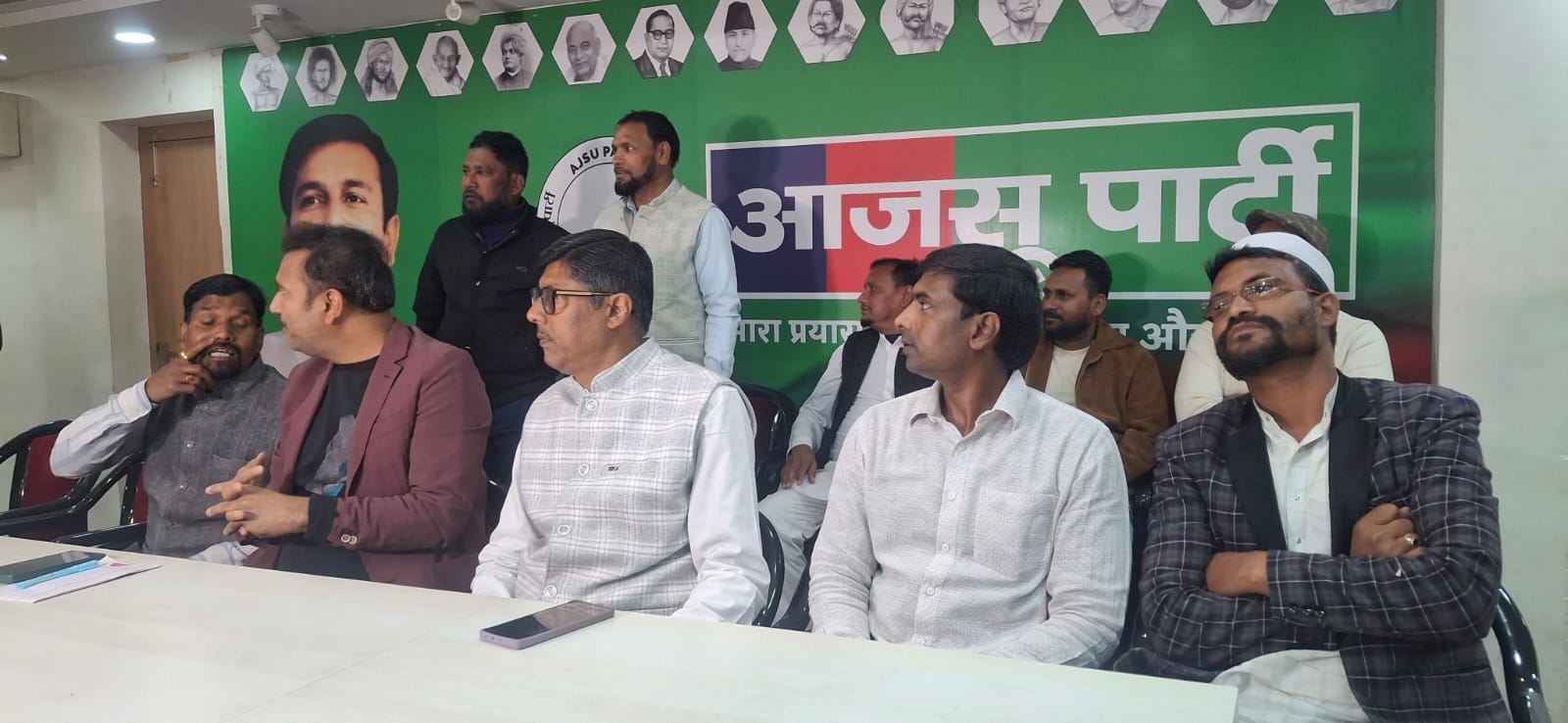 आजसू कार्यालय में सदस्यता मिलन समारोह, सुदेश महतो ने नए सदस्यों का किया स्वागत