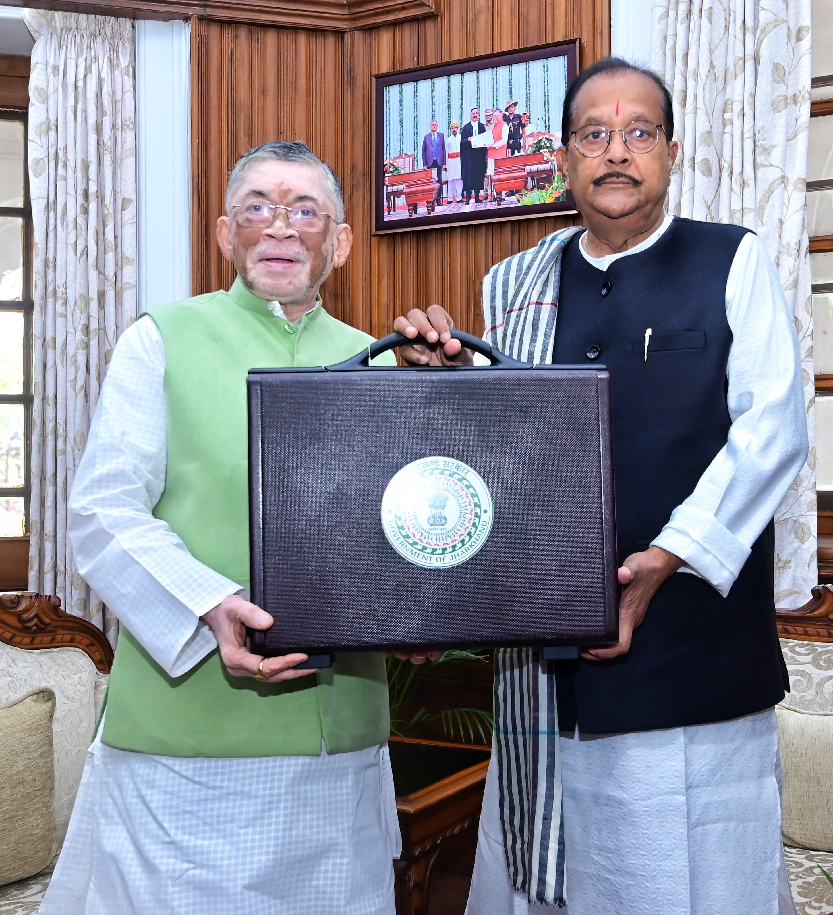 राज्यपाल को सौंपा गया वित्तीय वर्ष 2026-27 का बजट