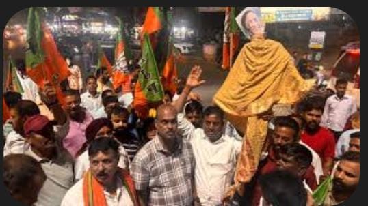 राष्ट्रपति द्रौपदी मुर्मू के अपमान के विरोध में रांची में ममता बनर्जी का पुतला दहन