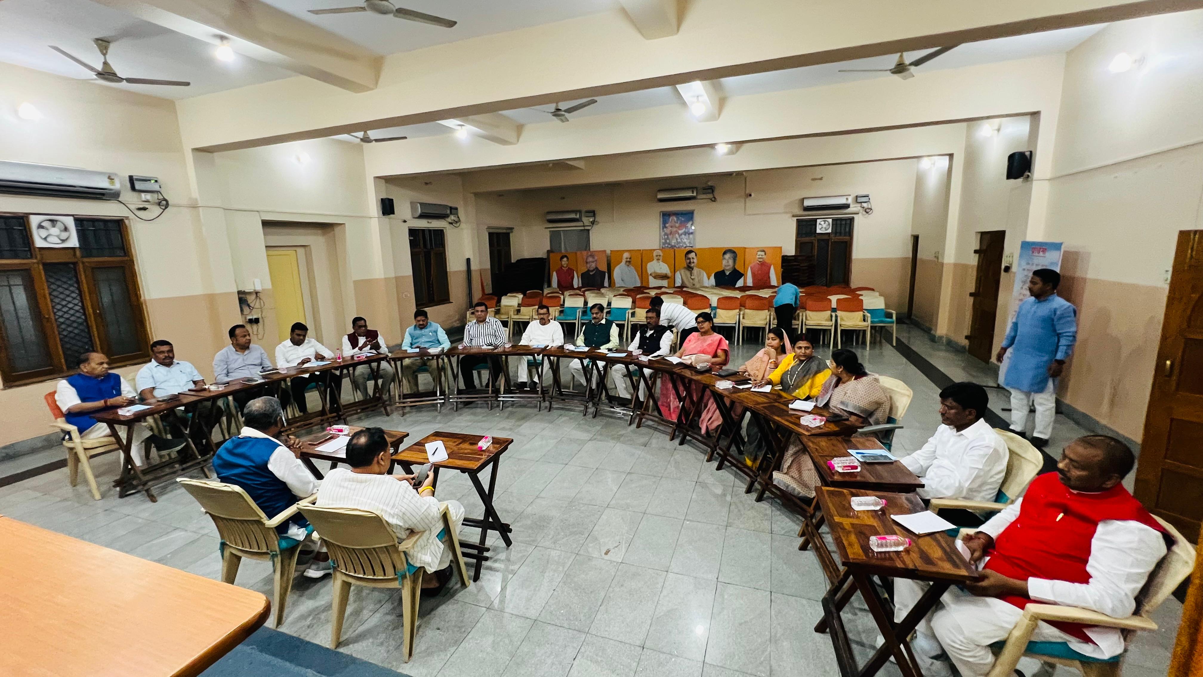 भाजपा विधायक दल की बैठक में सरकार पर निशाना, विधानसभा में उठेंगे जनहित के मुद्दे