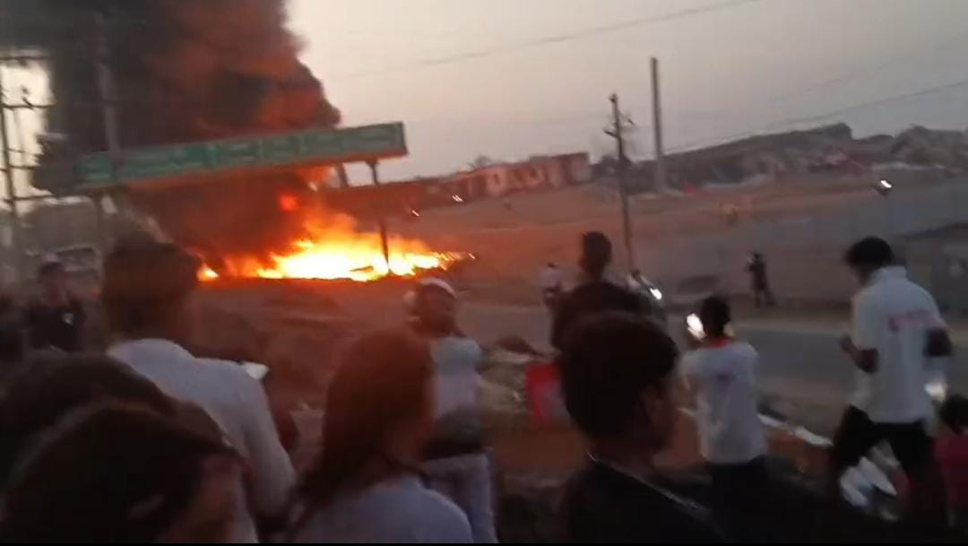 रांची के तुपुदाना बालसिरिंग रिंग रोड पर पाइपलाइन स्टॉक में भीषण आग, मची अफरा-तफरी