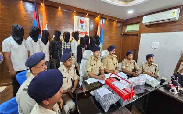 रांची में पेट्रोल पंप लूट गिरोह का भंडाफोड़, 10 अपराधी गिरफ्तार; हथियार और बाइक बरामद