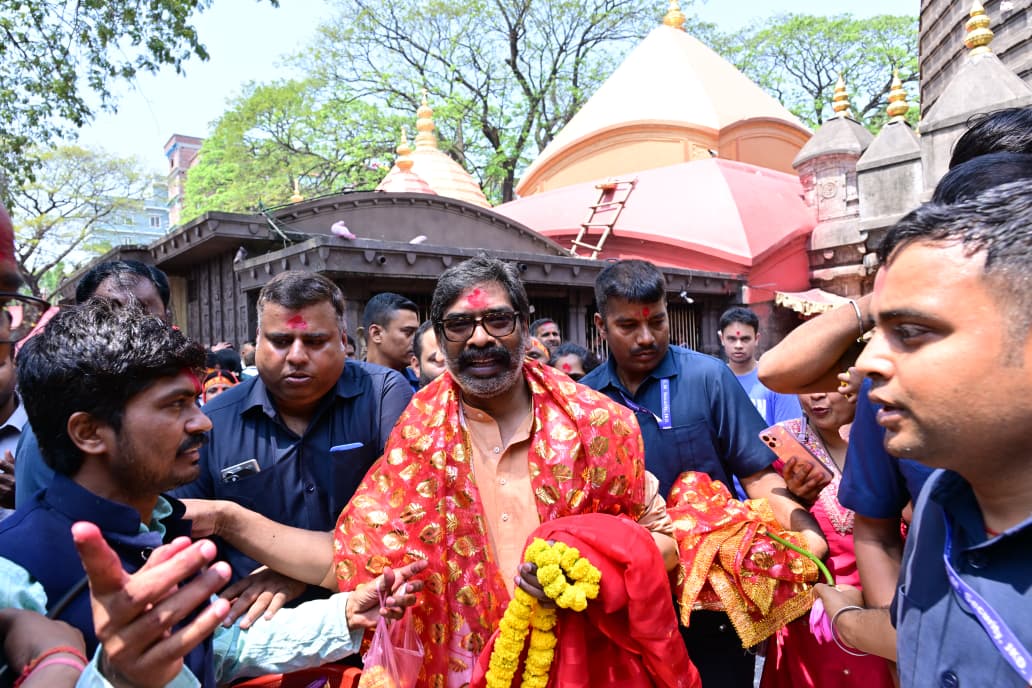कामाख्या मंदिर पहुंचे सीएम हेमन्त सोरेन, झारखंड की खुशहाली के लिए की पूजा