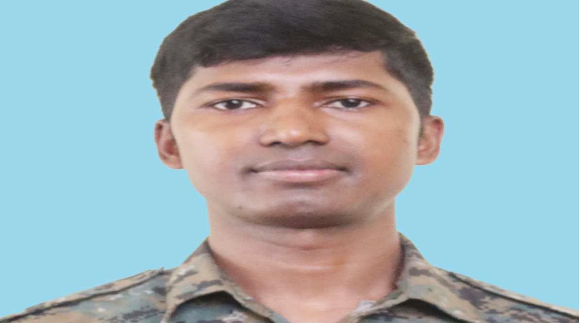 सारंडा अभियान के बीच दर्दनाक हादसा: आंधी में पेड़ गिरने से कोबरा जवान राकेश कुमार शहीद