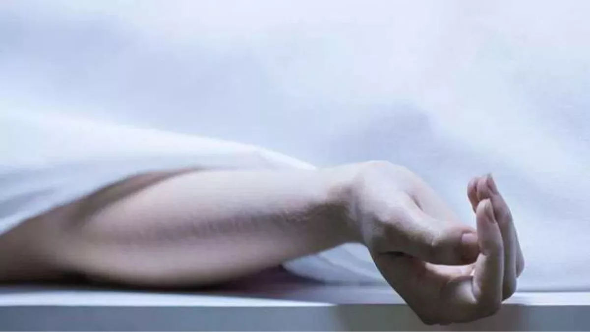 स्वास्थ्य कर्मियों के लापरवाही के कारण हुई है प्रसूता की मौत