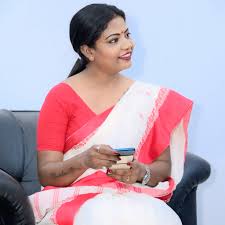 धर्मांतरण के विरोध में आदिवासी नेत्री निशा भगत ने कराया मुंडन