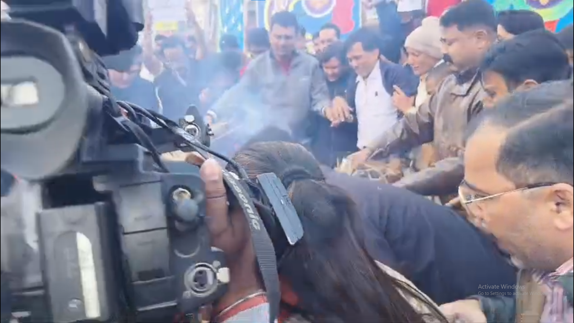 बांग्लादेश हिंसा को लेकर अल्बर्ट एक्का चौक पर विहिप का विरोध प्रदर्शन