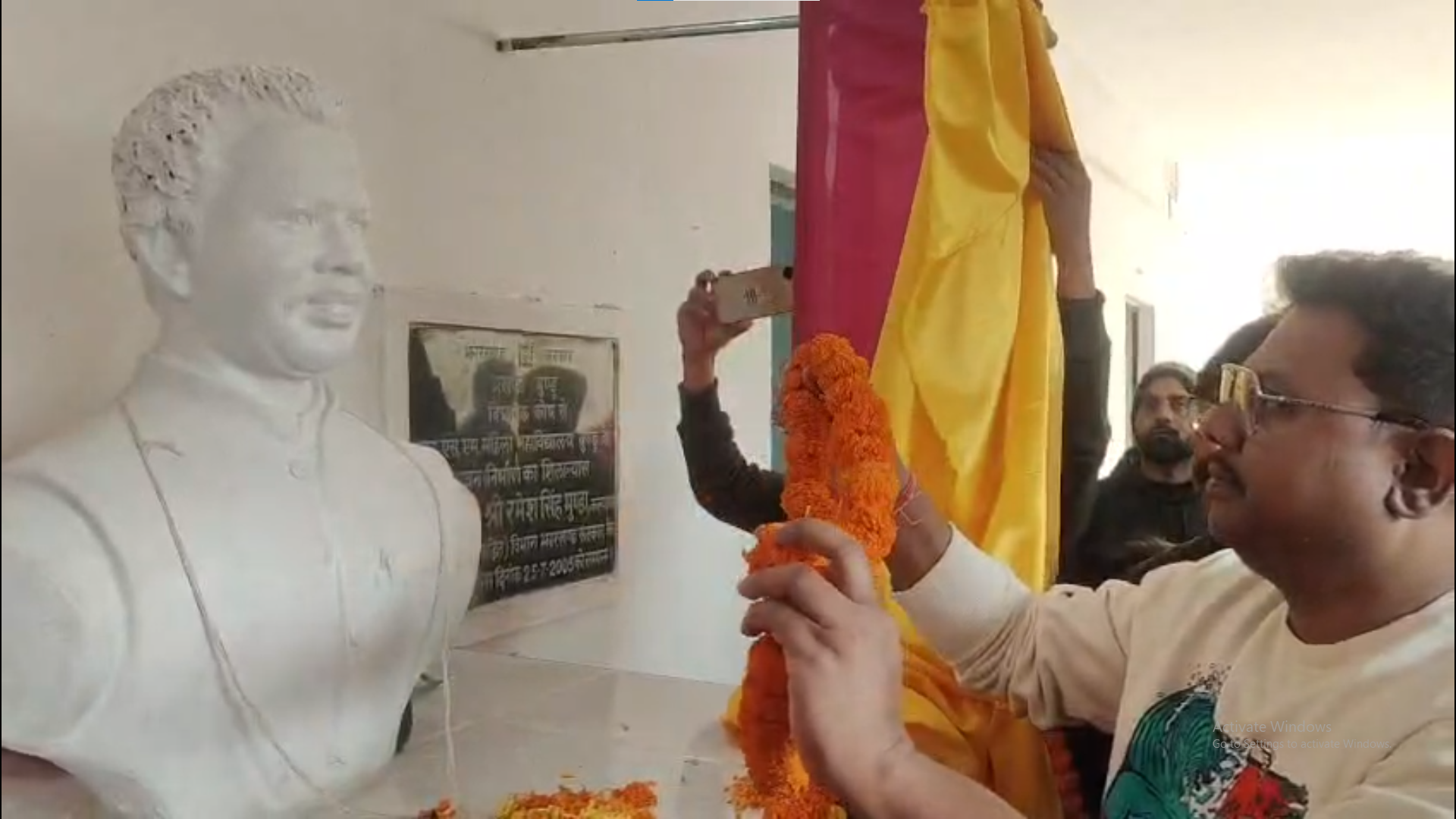 बुंडू में शहीद रमेश सिंह मुंडा की प्रतिमा का अनावरण