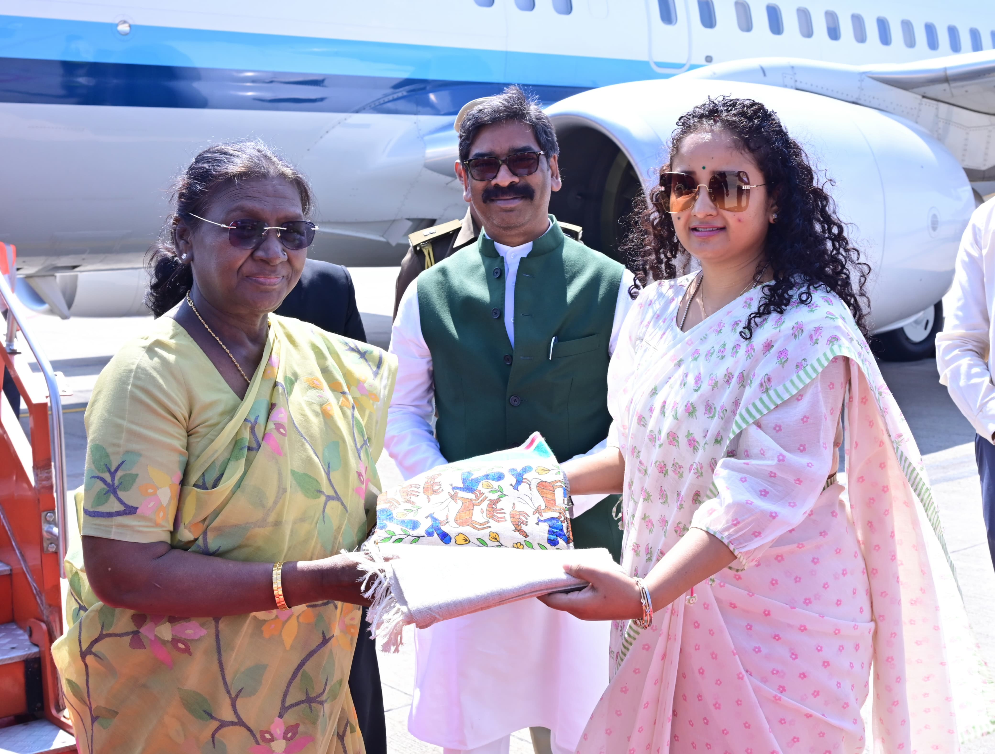 राष्ट्रपति द्रौपदी मुर्मु का रांची आगमन, बिरसा मुंडा एयरपोर्ट पर भव्य स्वागत