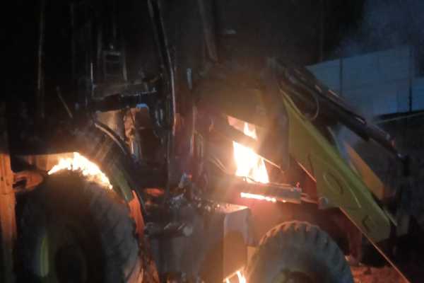 रामगढ़ में स्टोन क्रशर पर हमला: खड़ी जेसीबी फूंकी, जेजेएमपी के नाम से धमकी भरा पर्चा मिला