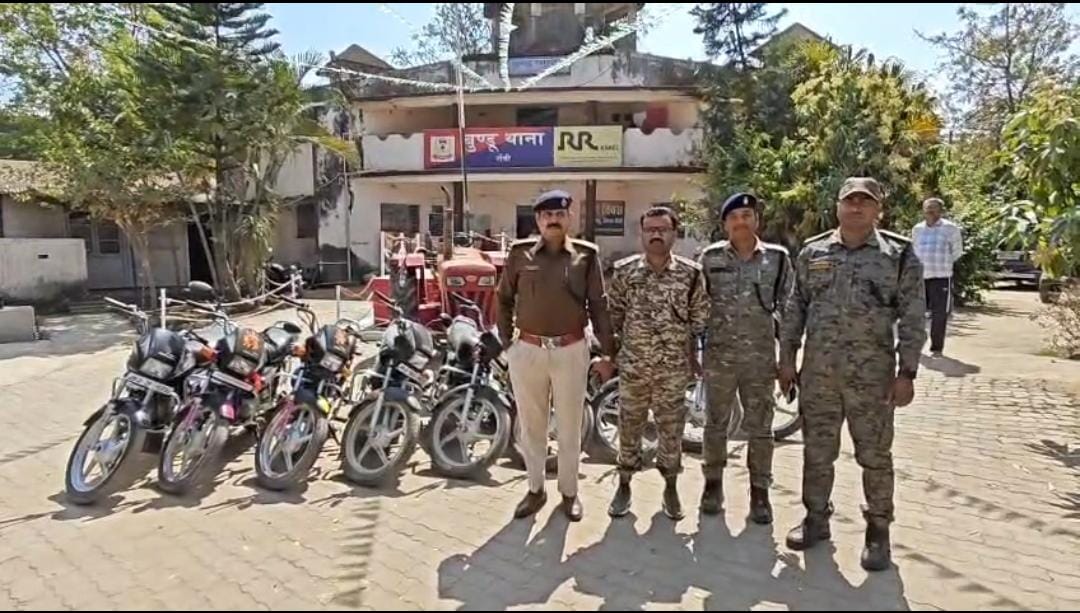 बुंडू में बाइक चोर गिरोह का भंडाफोड़, तीन गिरफ्तार; 9 बाइक और एक ट्रैक्टर बरामद