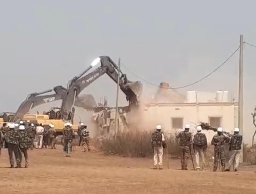 Hazaribagh: NTPC परियोजना में योगेंद्र साव का घर ध्वस्त सुरक्षा के बीच कार्रवाई