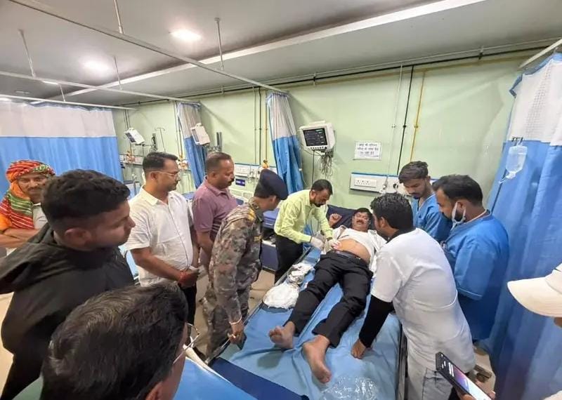 रामनवमी के जुलूस में हिंसा: हजारीबाग में मुखिया के भाई की हत्या, युवक को सीने में चाकू मारकर घायल