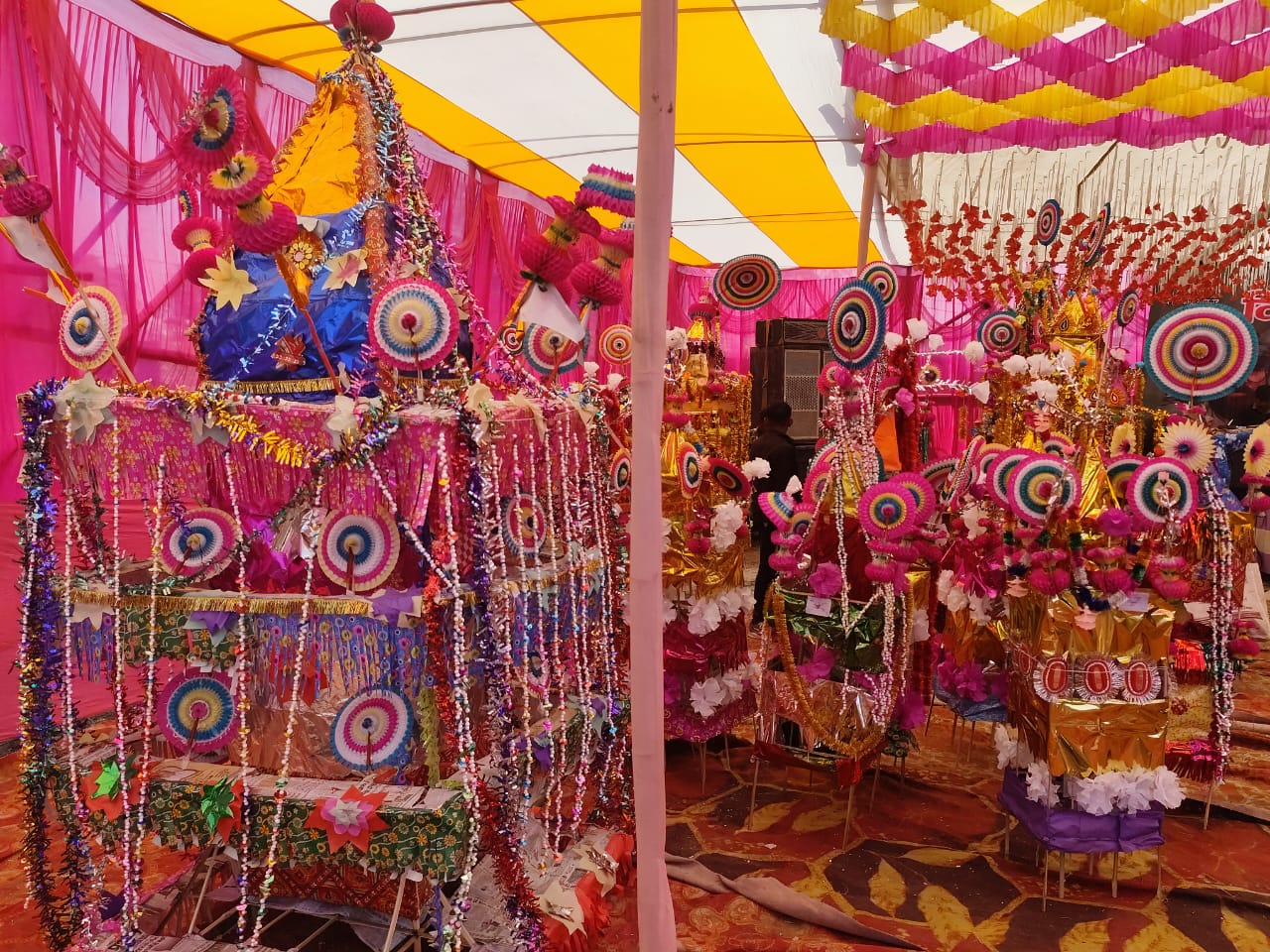 अपने भाइयों की लंबी उम्र के लिए बहनों ने की टुसू की पूजा