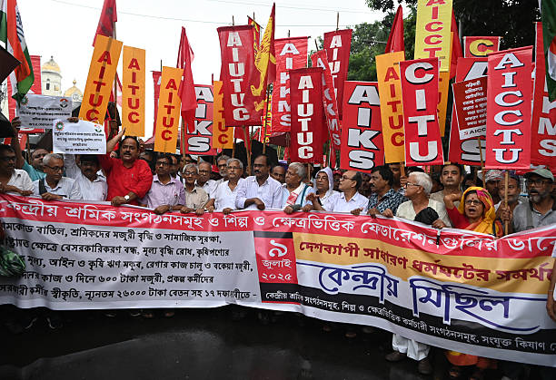 भारत बंद समर्थन में रांची में सड़क जाम, पथ विक्रेताओं का प्रदर्शन