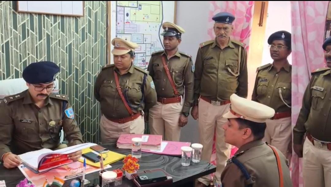 Bokaro: सेक्टर-6 थाना निरीक्षण: एसपी हरविंदर सिंह के सख्त निर्देश