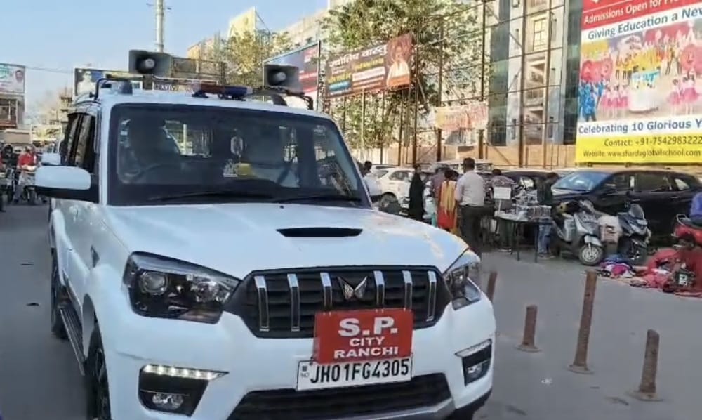 होली पर रांची पुलिस का फ्लैग मार्च, शांति भंग करने वालों पर सख्ती की चेतावनी