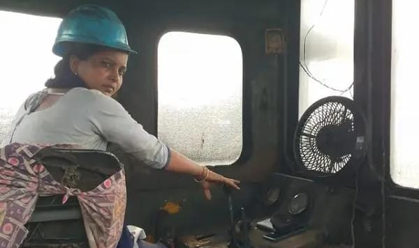 Women’s Day 2026: बोकारो की अमलो साइडिंग में महिलाएं चला रहीं भारी फीडर ब्रेकर मशीन