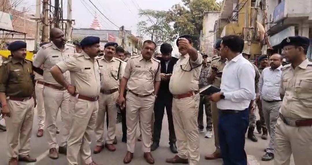 पर्व-त्योहार को लेकर हजारीबाग में फ्लैग मार्च, सुरक्षा व्यवस्था का लिया गया जायजा